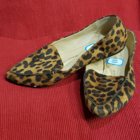 Shoes - Picture 2 of 4